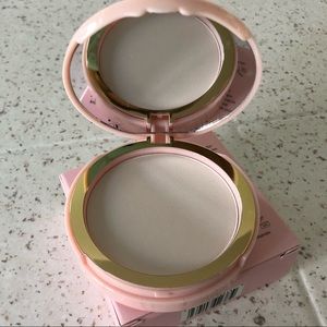 Too Faced Primed & Poreless Pressed Powder